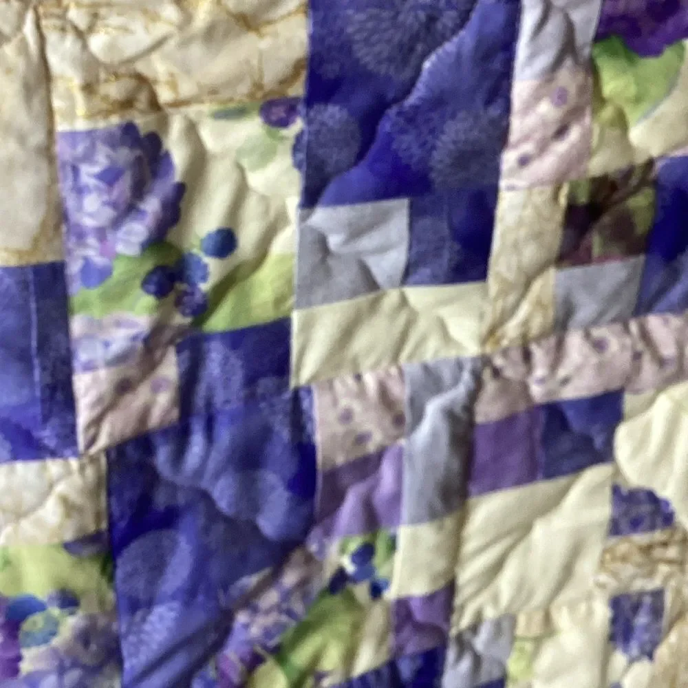 NWT Hand Crafted Gorgeous Shades of Purple, Cream and Gold Hydrangea Print Quilt
